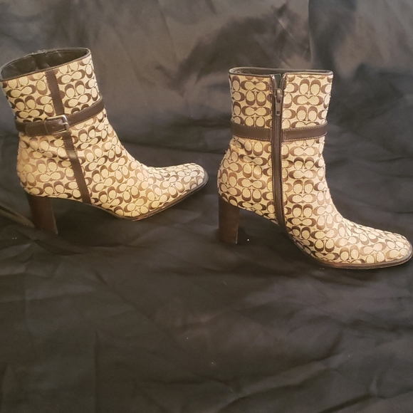 Boots - Picture 3 of 5